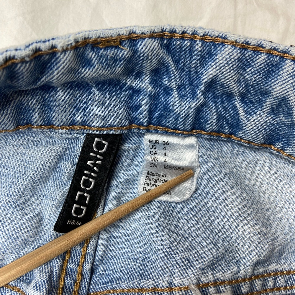 H&M Divided Light Blue‎ High-Waist Straight Jeans Size 4 zipper close - Picture 3 of 16